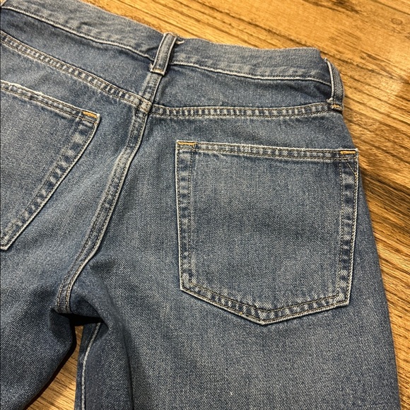 Gap, 8" Mid Rise '90s Loose Denim Bermuda Shorts, Med. Wash, Size 25/0 - Picture 5 of 6